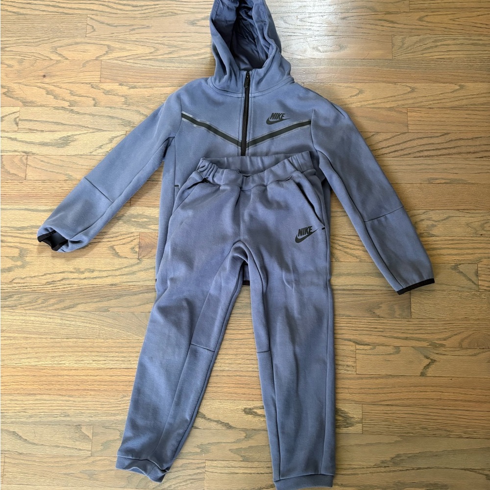 Kids Nike Tech set